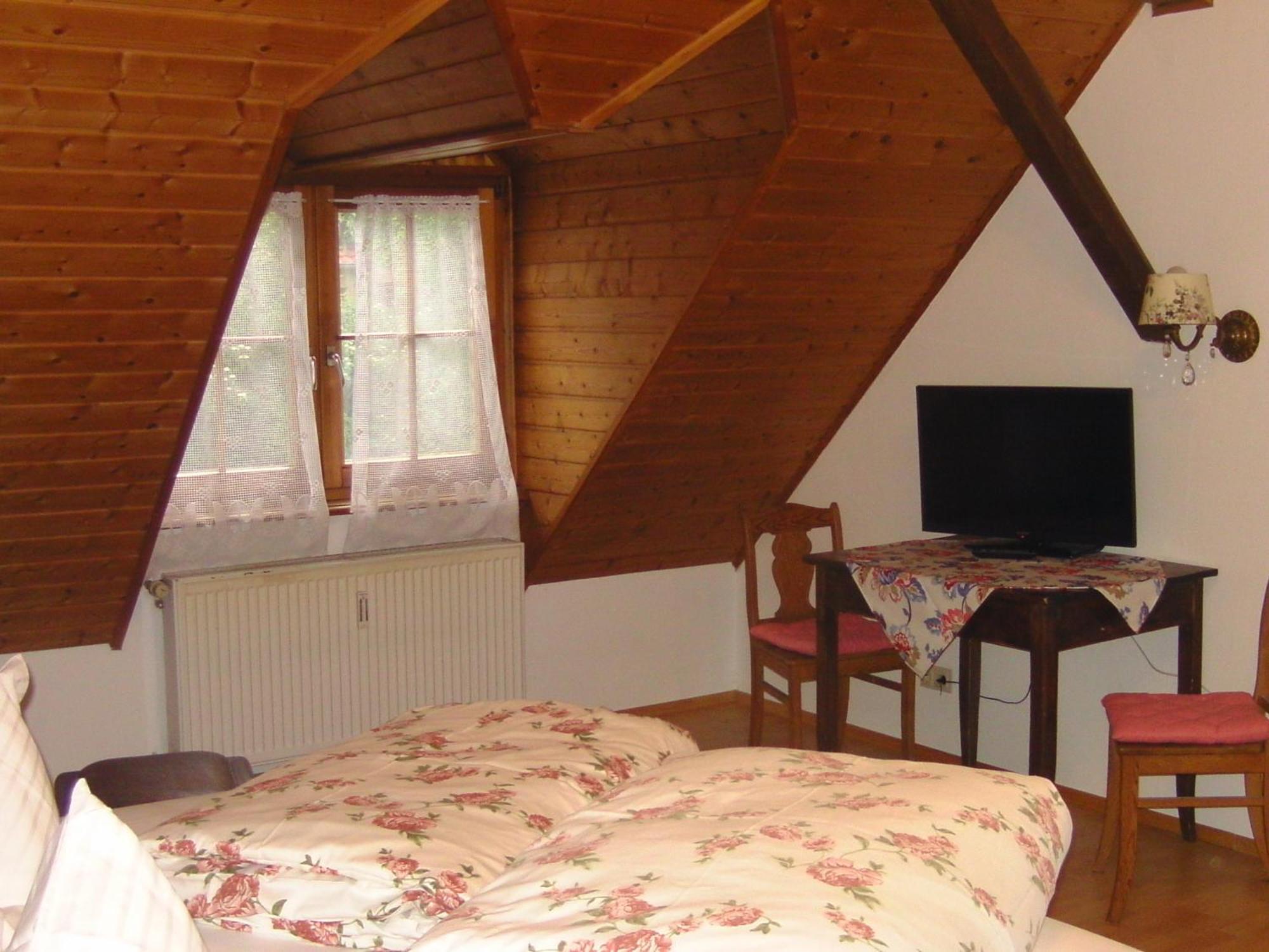 Alte Schreinerei-Auberge Harlekin Randegg Стая снимка